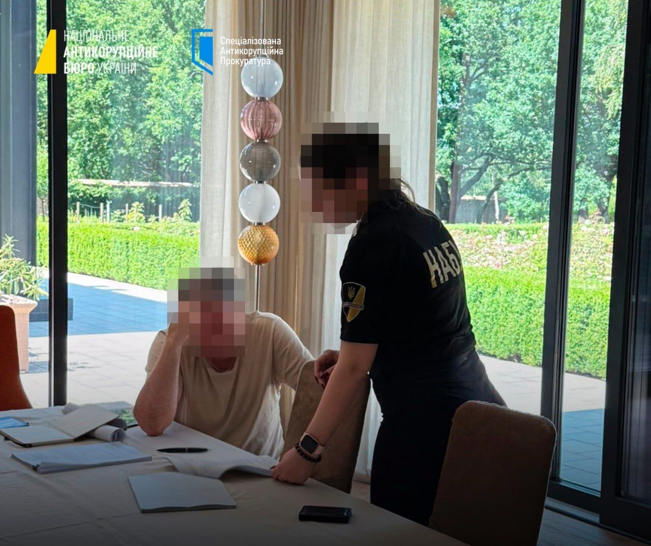 Затримано людей, що на закупівлі медобладнання для онкохворих вкрали понад 231 мільйон гривень 4 Затримано людей, що на закупівлі медобладнання для онкохворих вкрали понад 231 мільйон гривень