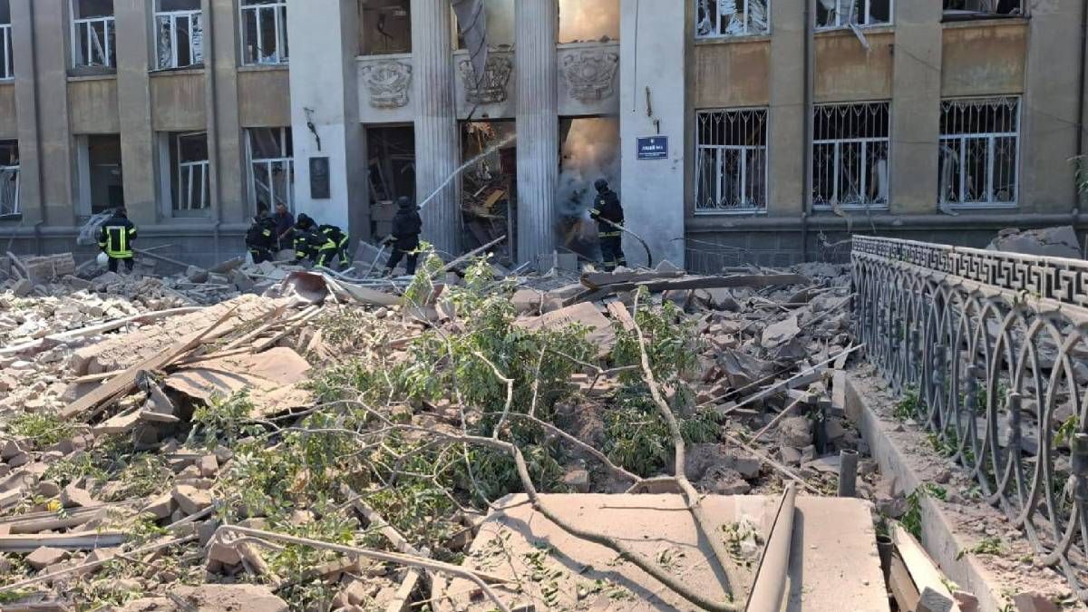 Россияне нанесли ракетный удар по учебному заведению в Белгород-Днестровском: есть погибшие