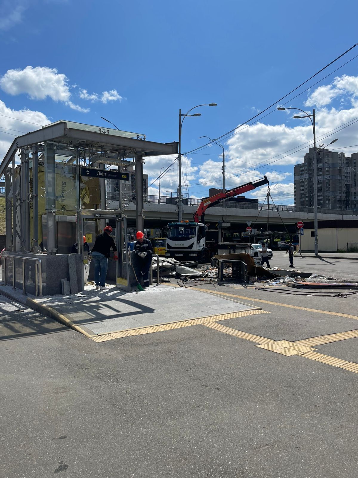 Метро ''Святошин'' після обстрілу
