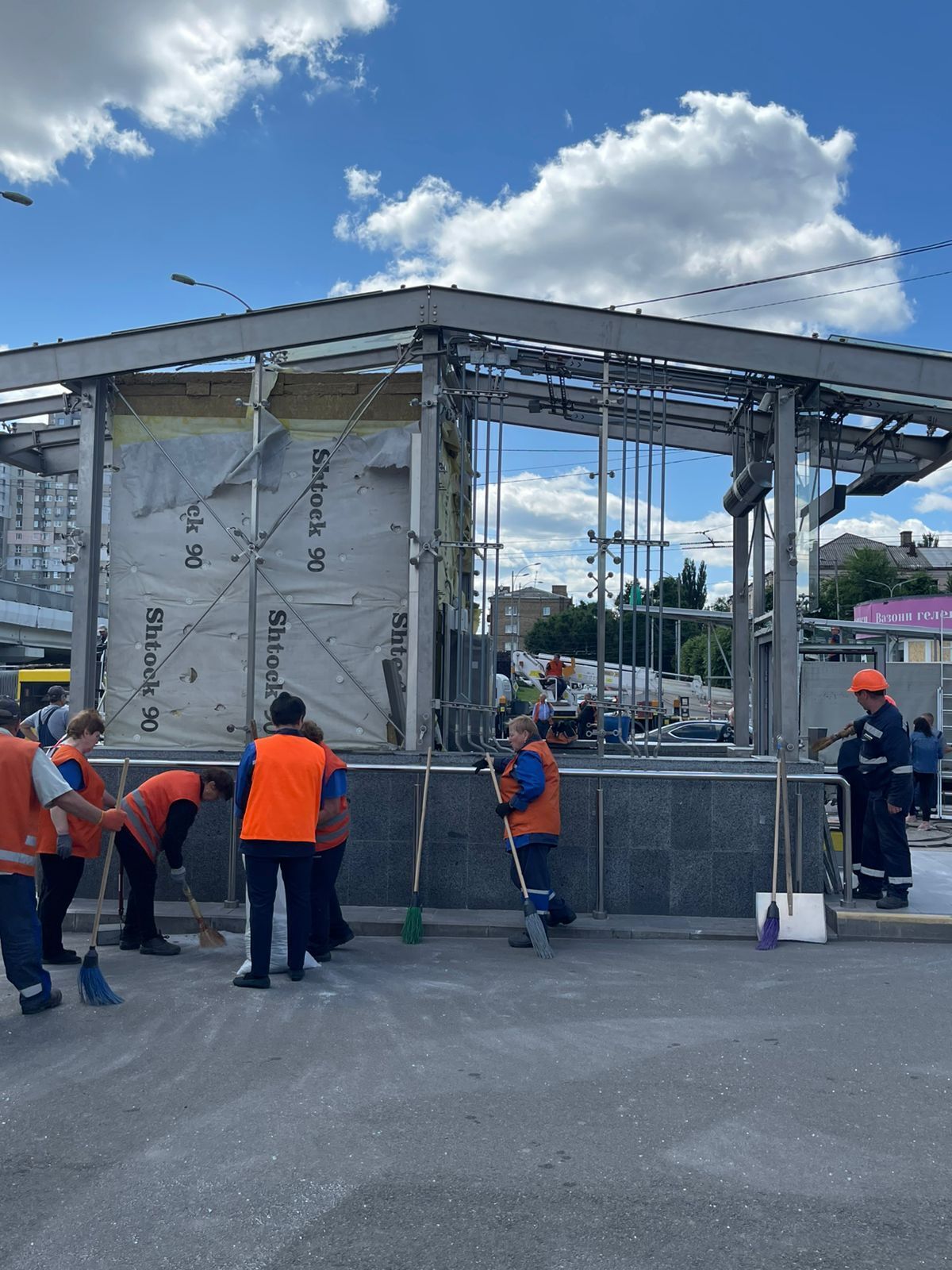 Метро ''Святошин'' після обстрілу