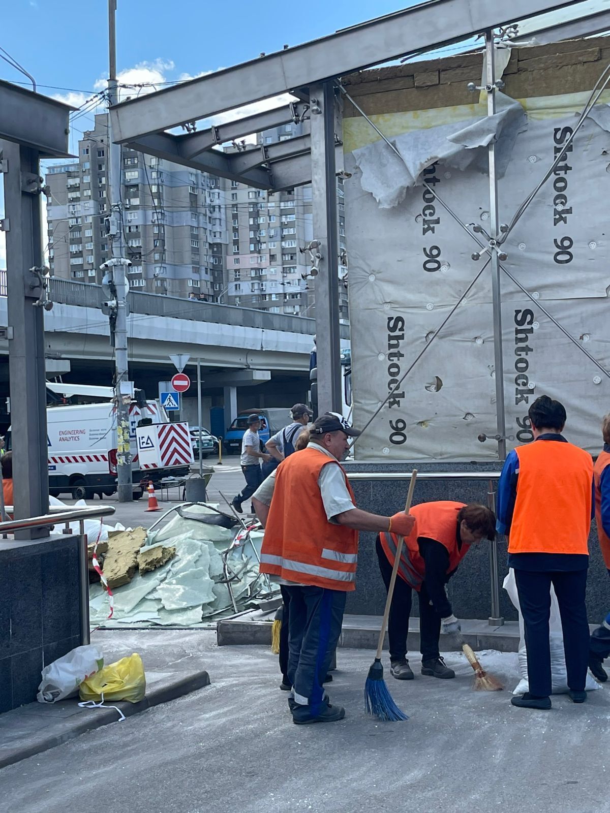 Метро ''Святошин'' після обстрілу