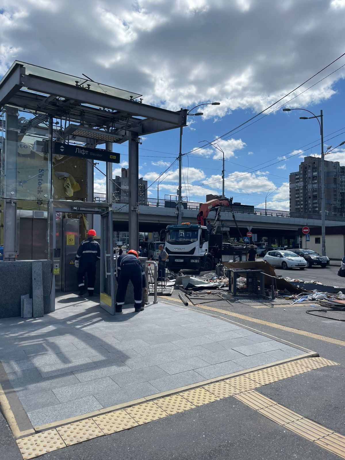 Метро ''Святошин'' після обстрілу