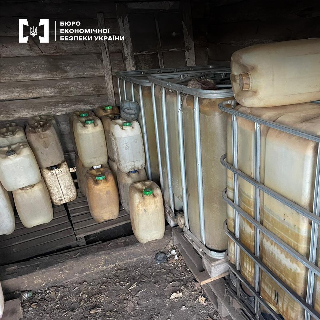 В Полтавской области разоблачили нелегальную торговлю горючим возле международной трассы