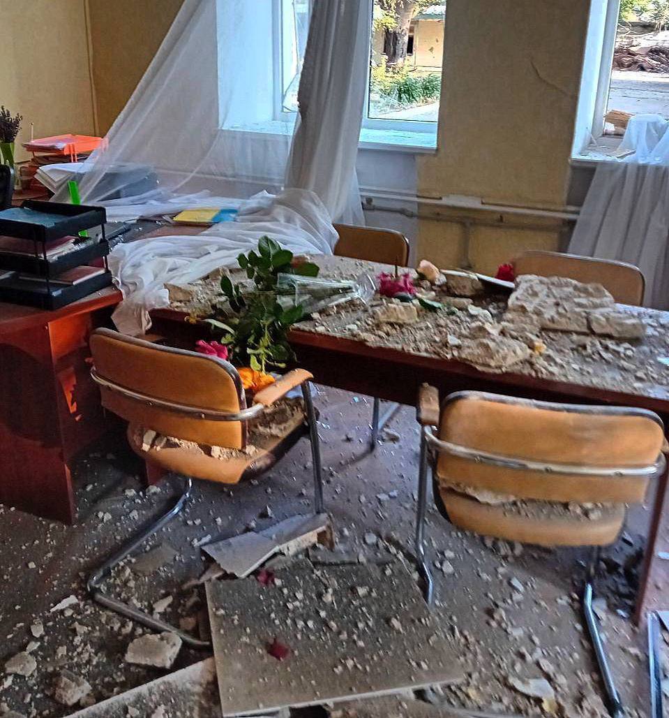 Появились кадры из Херсона после утренних ударов КАБами (фото)