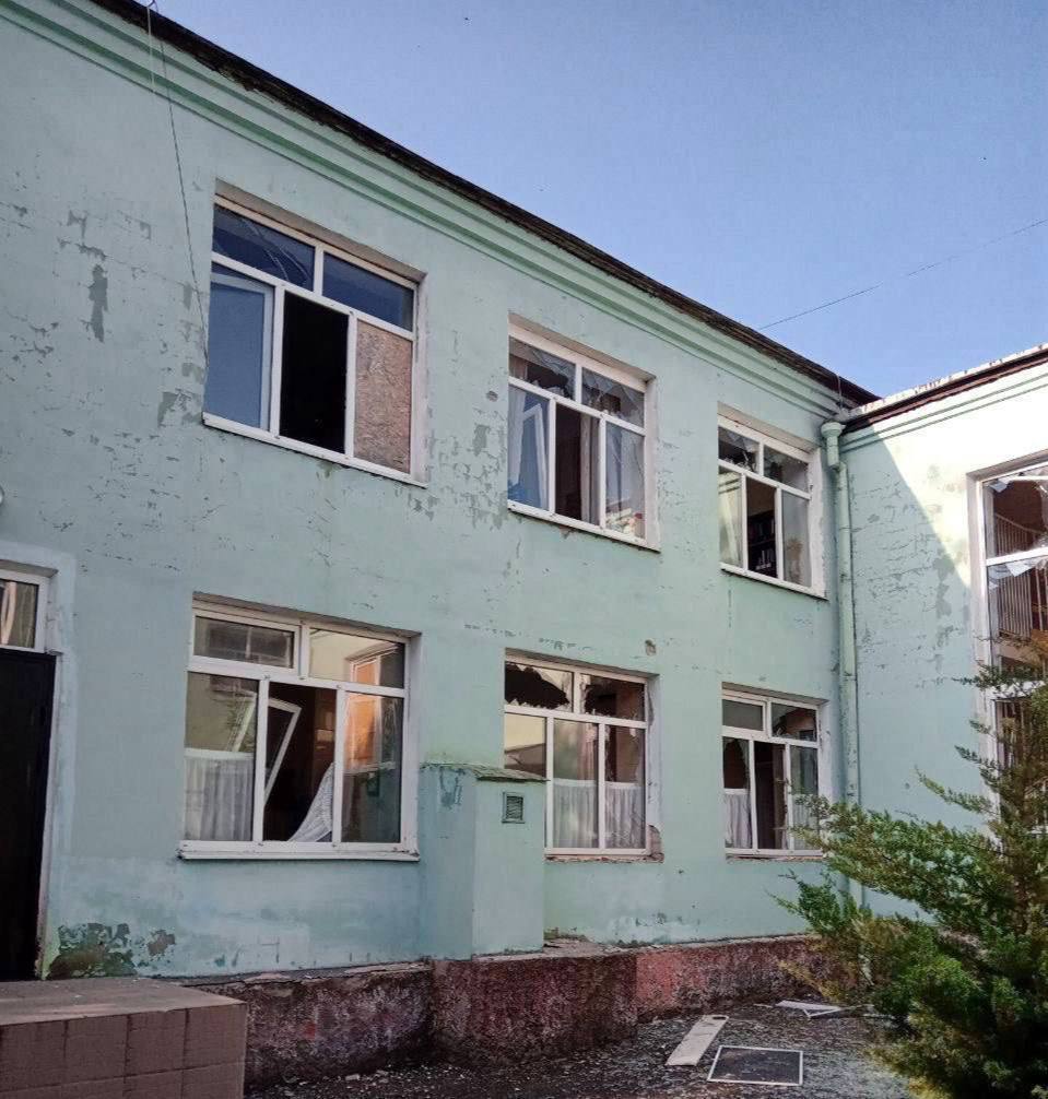 Появились кадры из Херсона после утренних ударов КАБами (фото)
