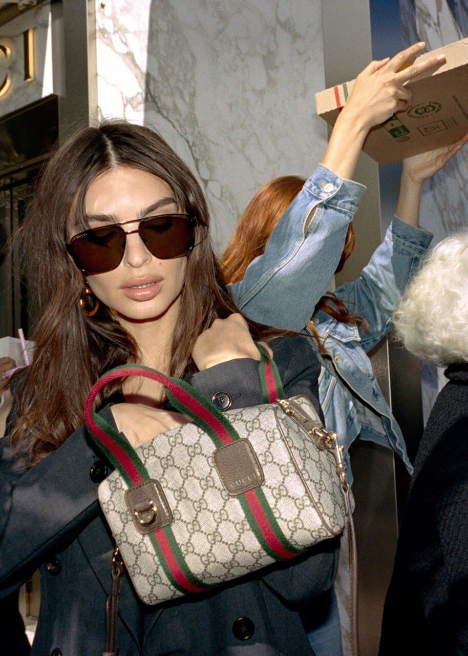 Gucci приглашает нас в Канны — с Эмили Ратаковски и сумкой, в которую легко влюбиться