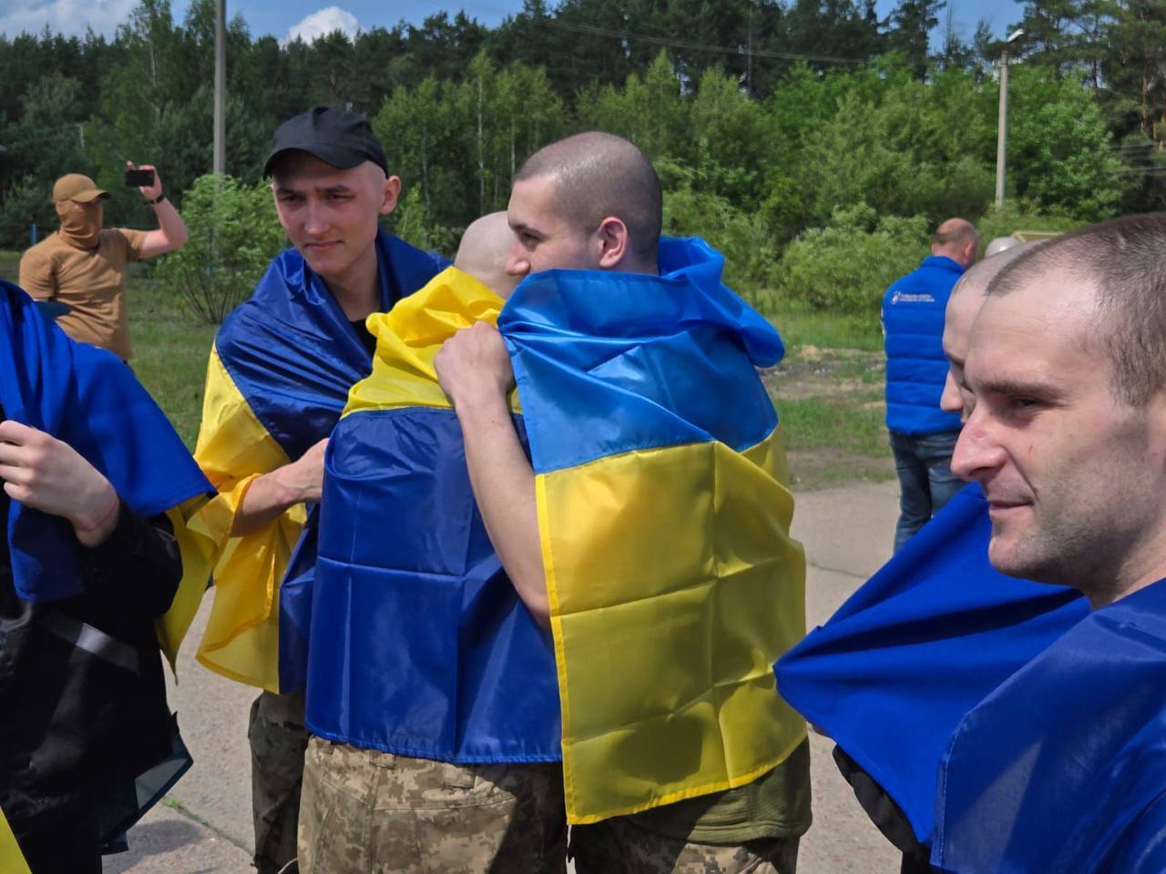 Первые военные возвращаются из плена