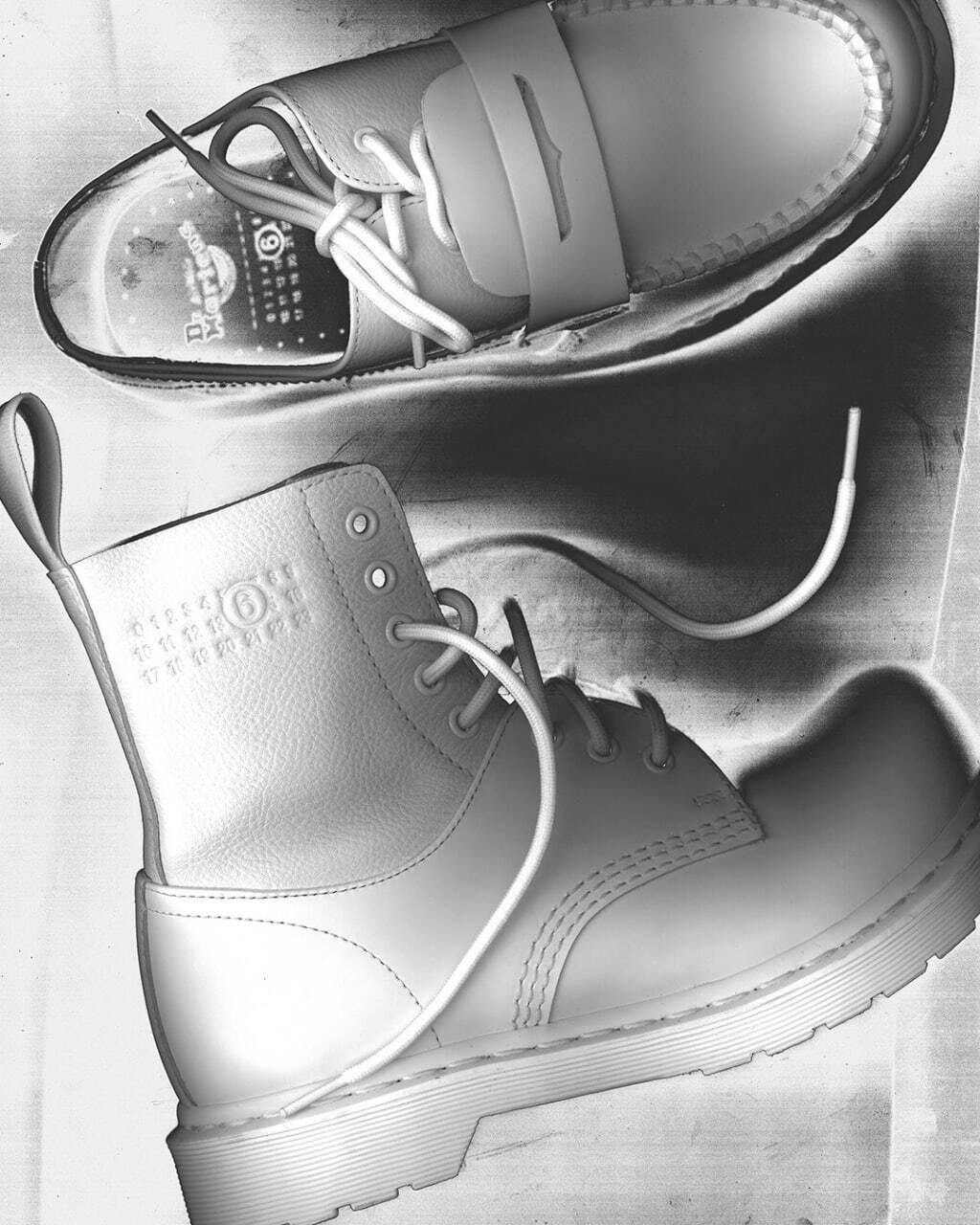 Dr. Martens и MM6 Maison Margiela выпустили новую капсульную коллекцию в белом.