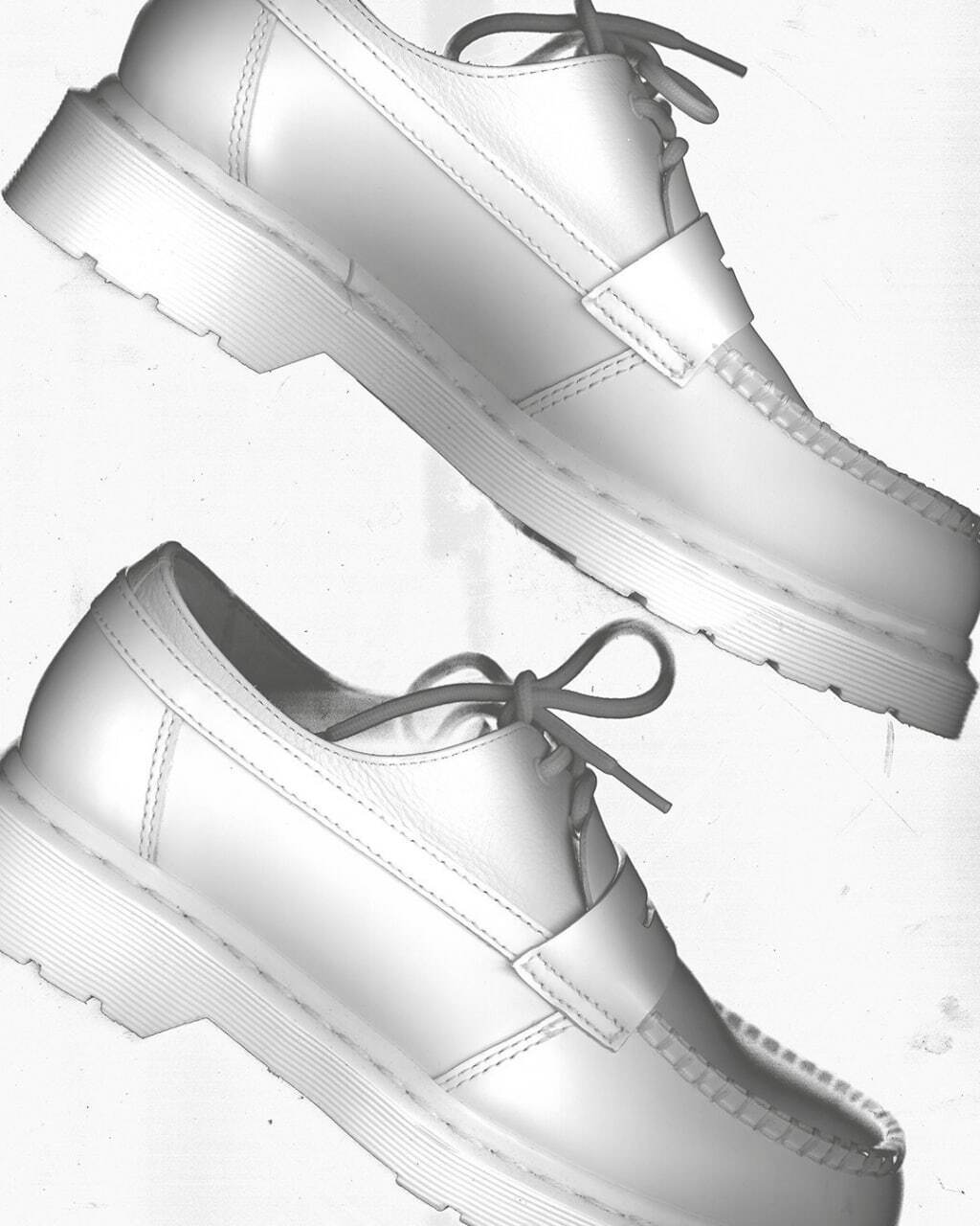 Dr. Martens и MM6 Maison Margiela выпустили новую капсульную коллекцию в белом.