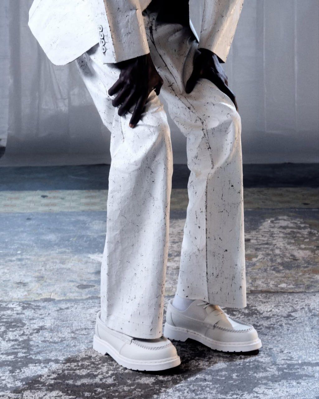 Dr. Martens и MM6 Maison Margiela выпустили новую капсульную коллекцию в белом.
