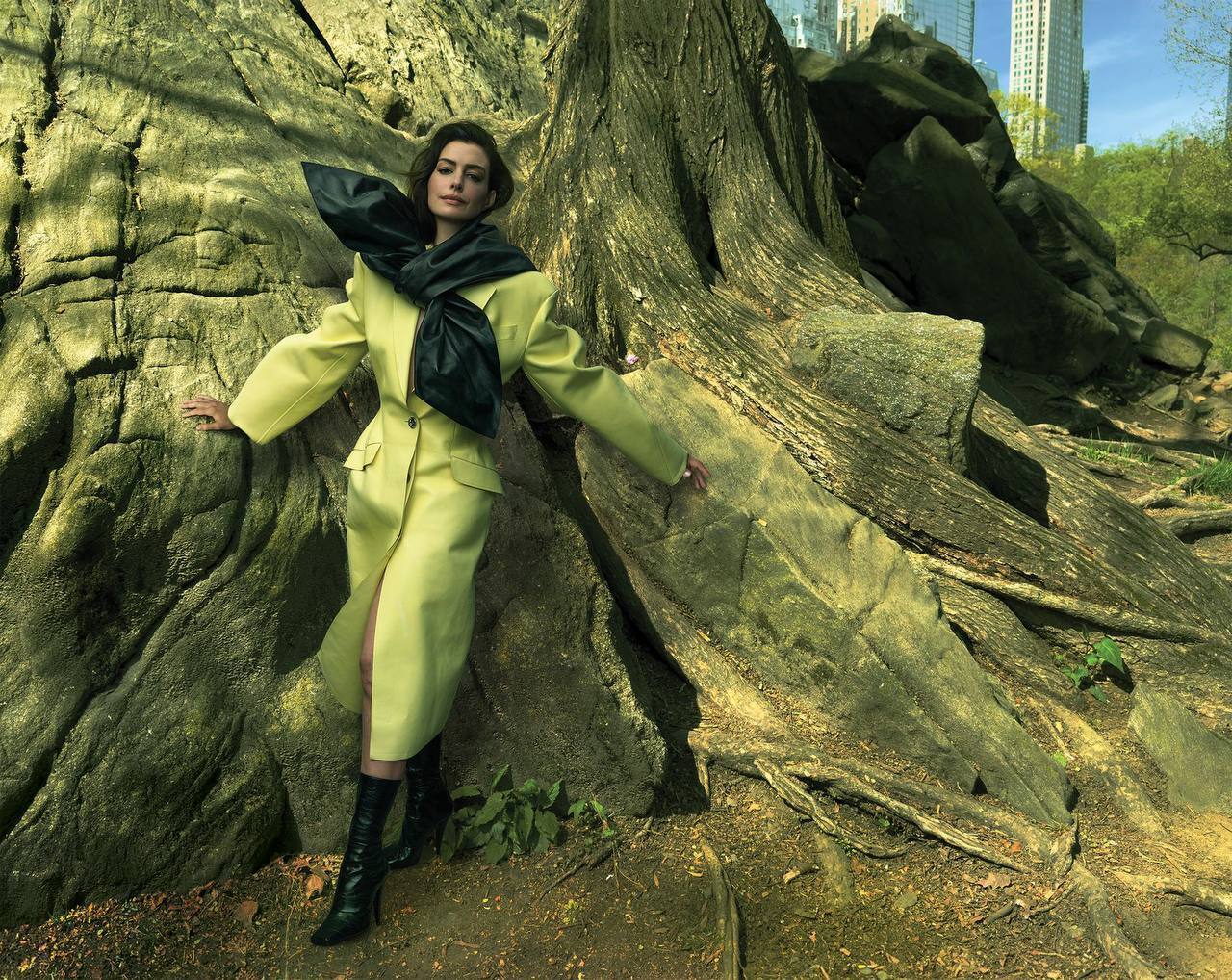 Новые обложки Vogue: Энн Гетевей, Моника Беллуччи, Doechii и Розе украсили августовские выпуски