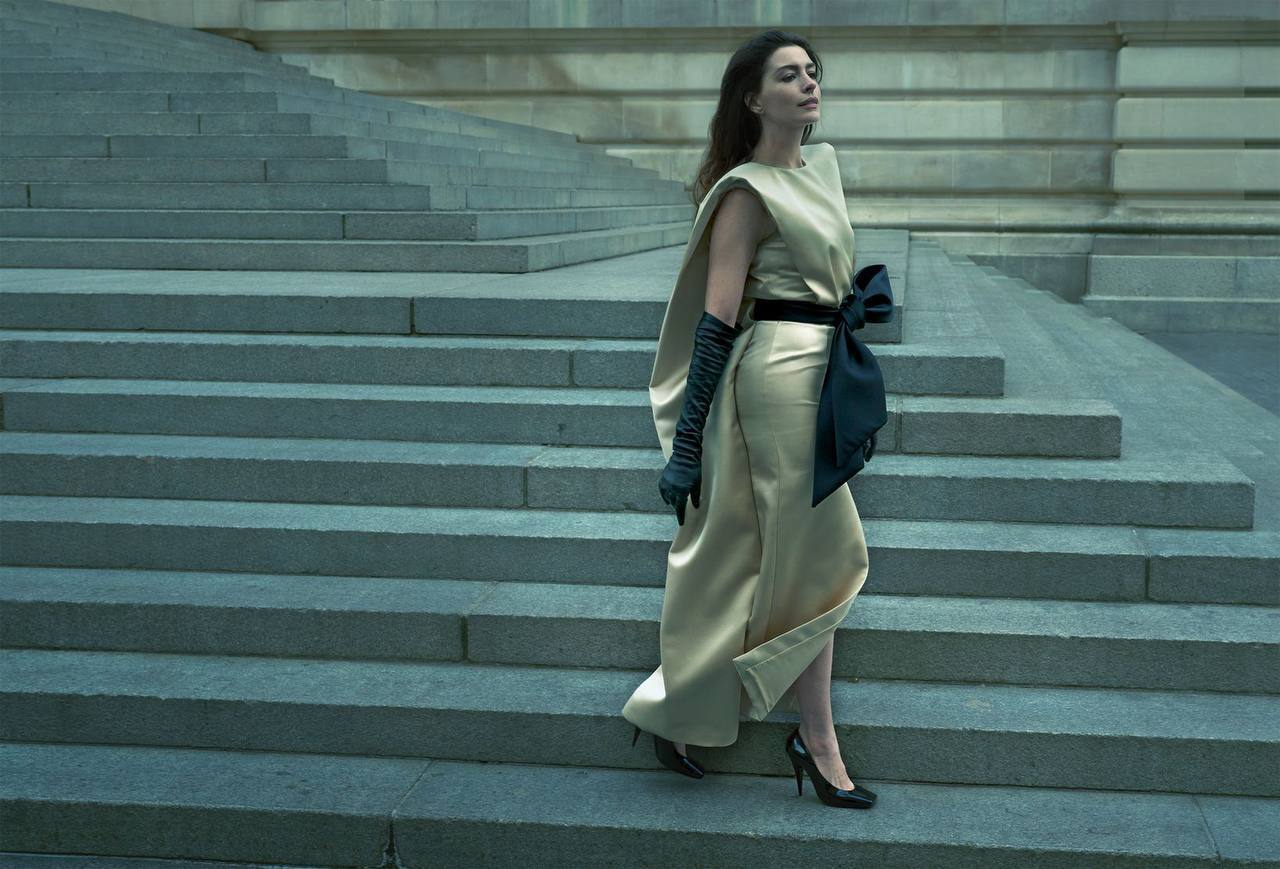 Новые обложки Vogue: Энн Гетевей, Моника Беллуччи, Doechii и Розе украсили августовские выпуски