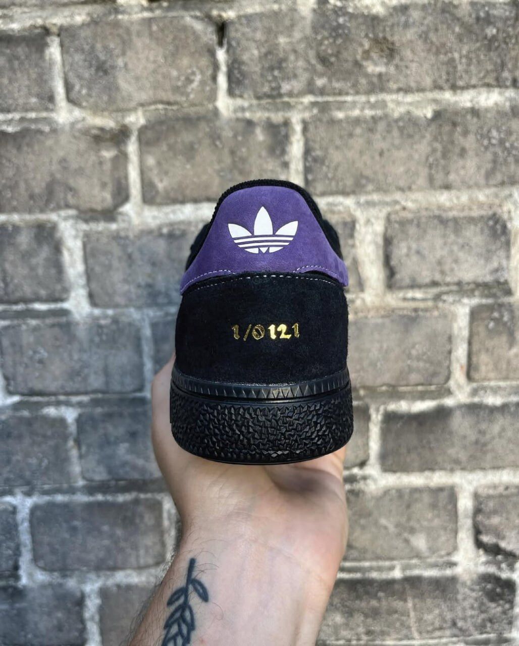 Adidas создал кроссовки, посвященные Озге Осборну