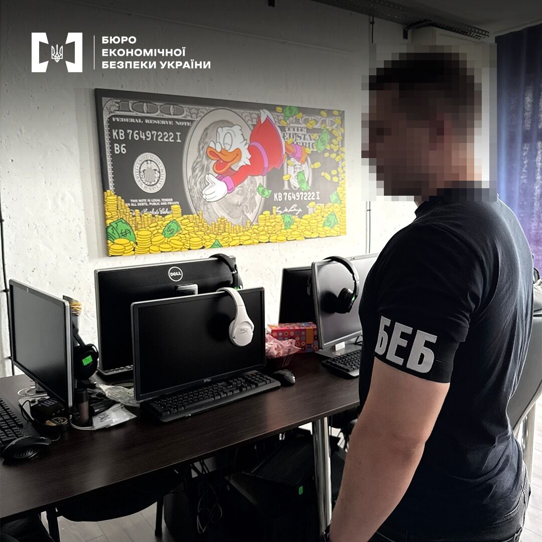 В Киеве разоблачили фейковый ''инвестофис'', который выманивал деньги у иностранцев