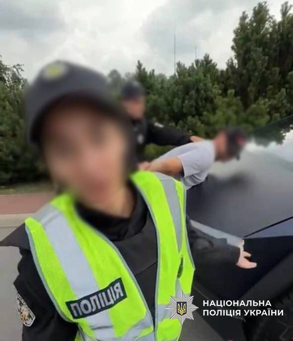 Блоггеров в Киеве оштрафовали за видео в форме полицейских