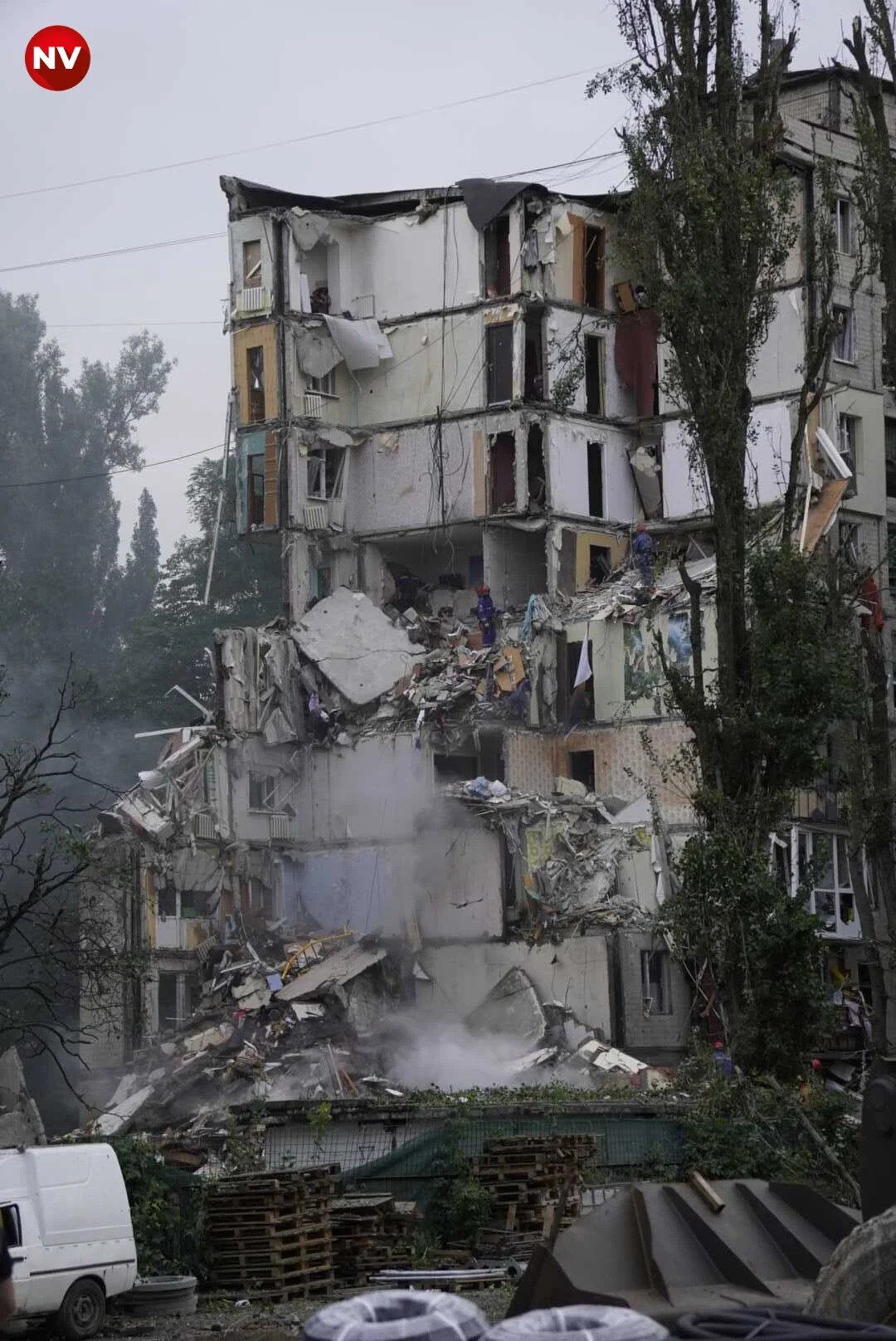 В Святошинском районе ракета разрушила часть дома
