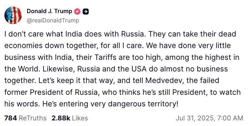 ''Следи за языком'': Трамп пригрозил Медведеву