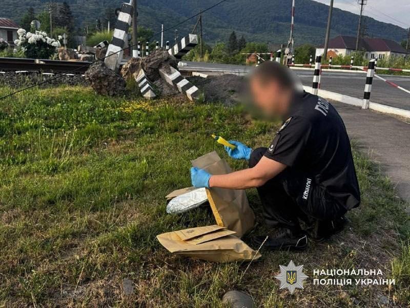 На Закарпатті BMW на швидкості врізався у блокпост — загинув прикордонник