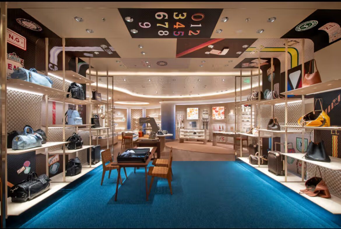 Louis Vuitton відкрив у Шанхаї вражаючий магазин у формі лайнера