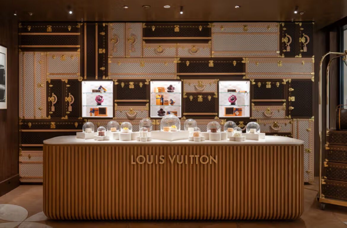 Louis Vuitton відкрив у Шанхаї вражаючий магазин у формі лайнера