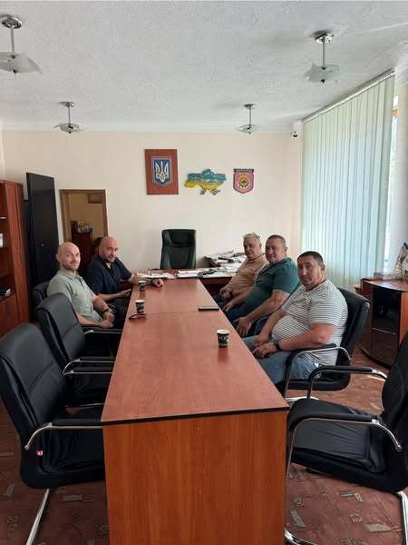 Руководство головного офиса ВОО ''Стоп коррупции'' в мэрии Марганца