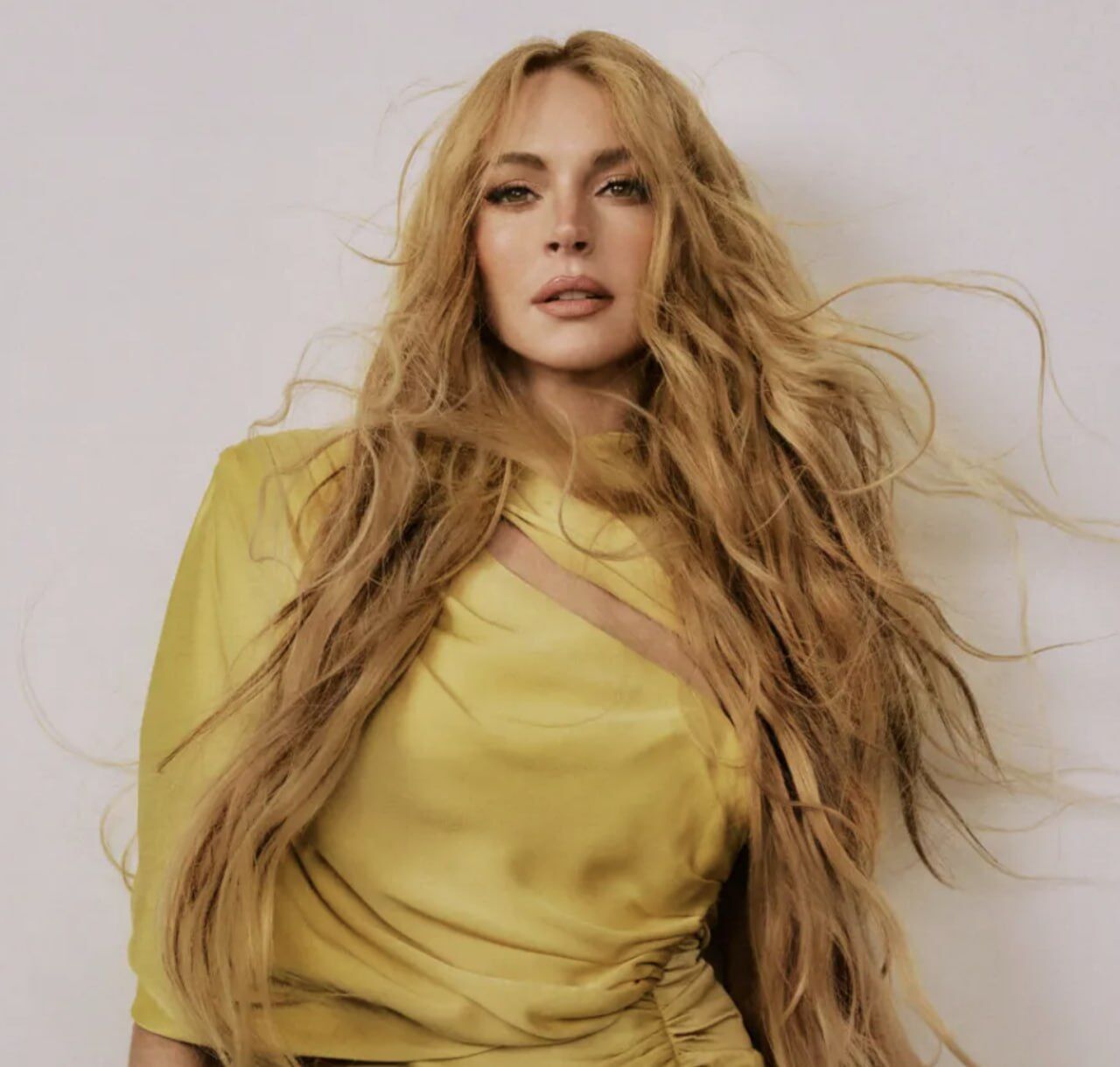 Ліндсі Лохан, Майлі Сайрус, Дженніфер Еністон та Емма Стоун — нові зіркові обкладинки світових глянців