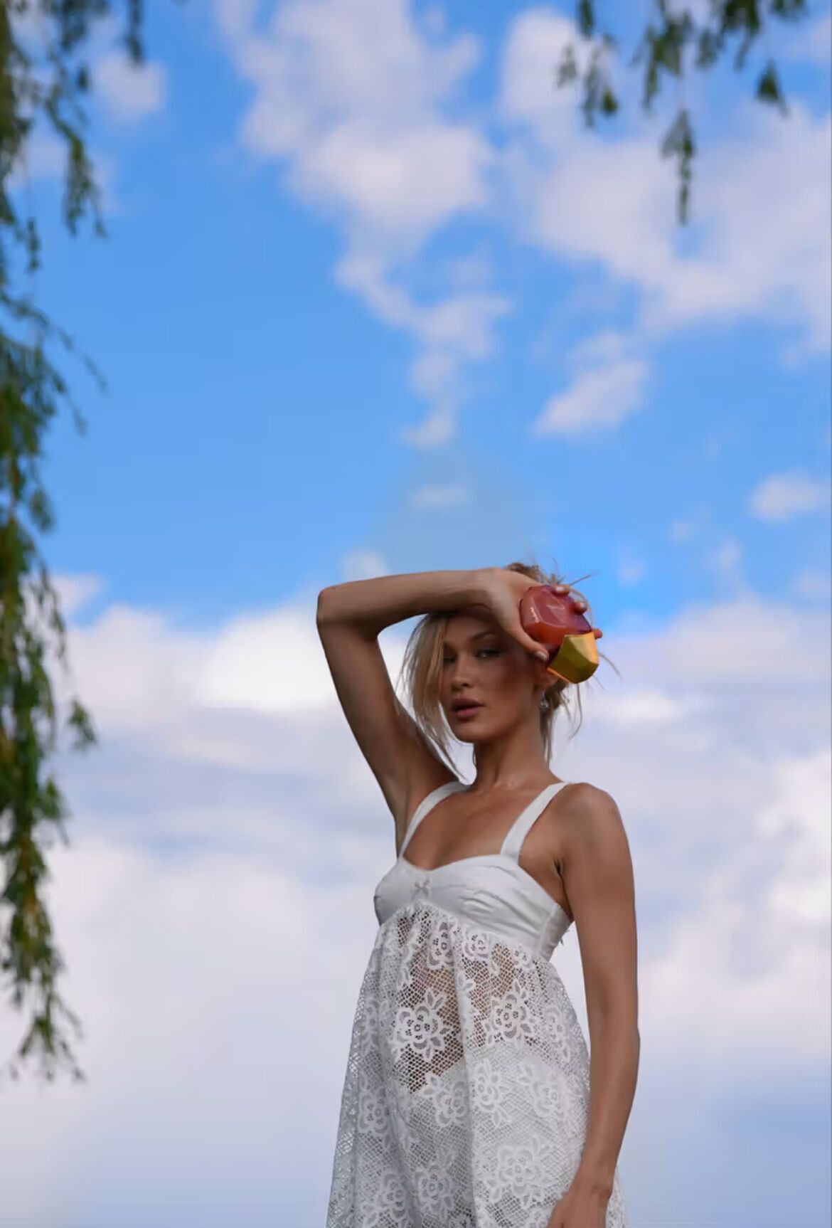 Белла Хадид представила новый древесный аромат Orebella - ''Eternal Roots''