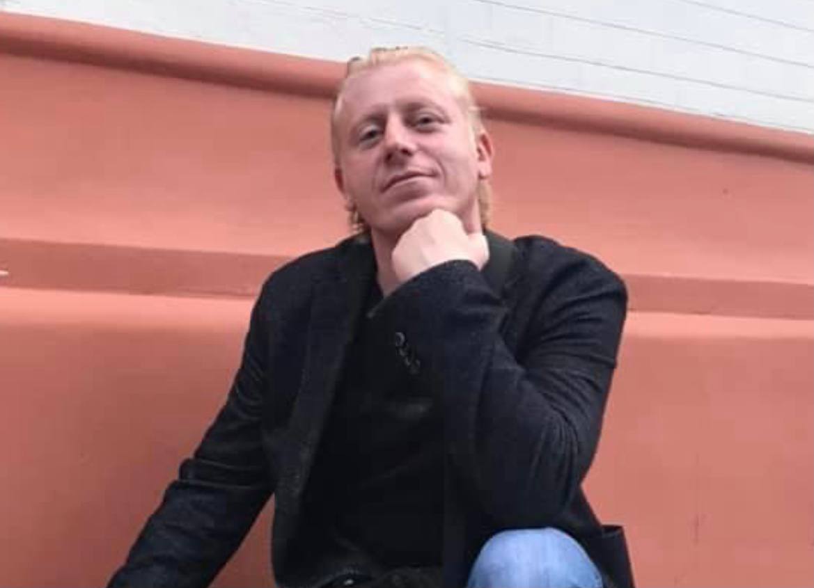 В мирной жизни Дмитрий – политолог и общественный деятель