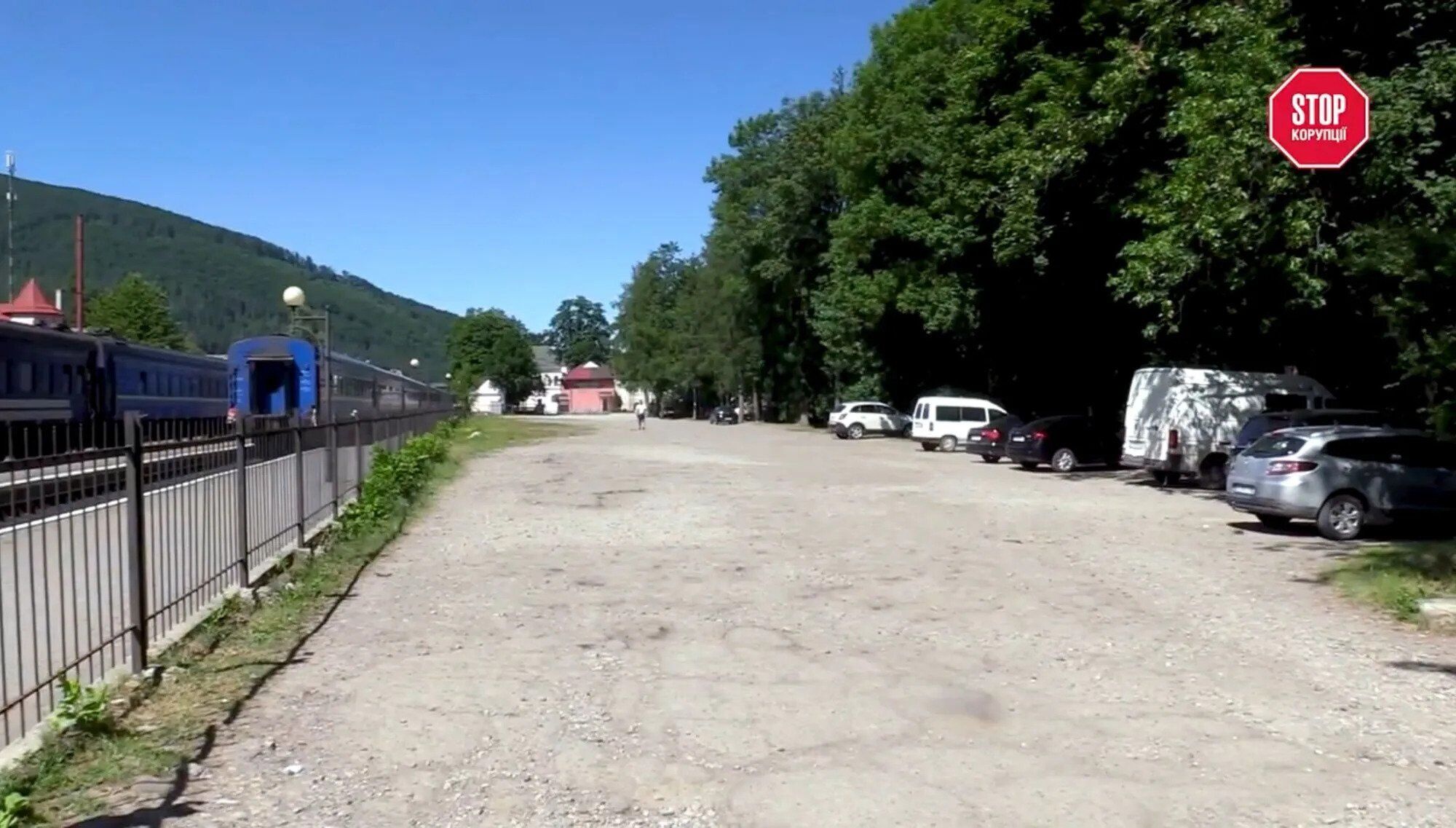 В Яремче розбиті дороги, крім тієї, що веде до будинку мера — розслідування СтопКору