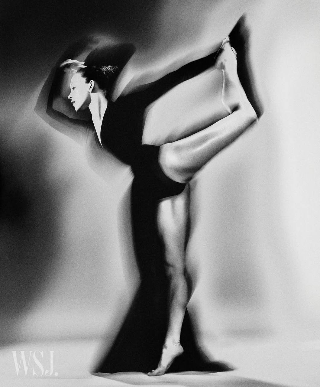 Леонардо Ді Капріо, Дженна Ортега, Дуа Ліпа, Шерон Стоун, Джіджі Хадід, Сідні Суїні стали героями нових обкладинок світових журналів