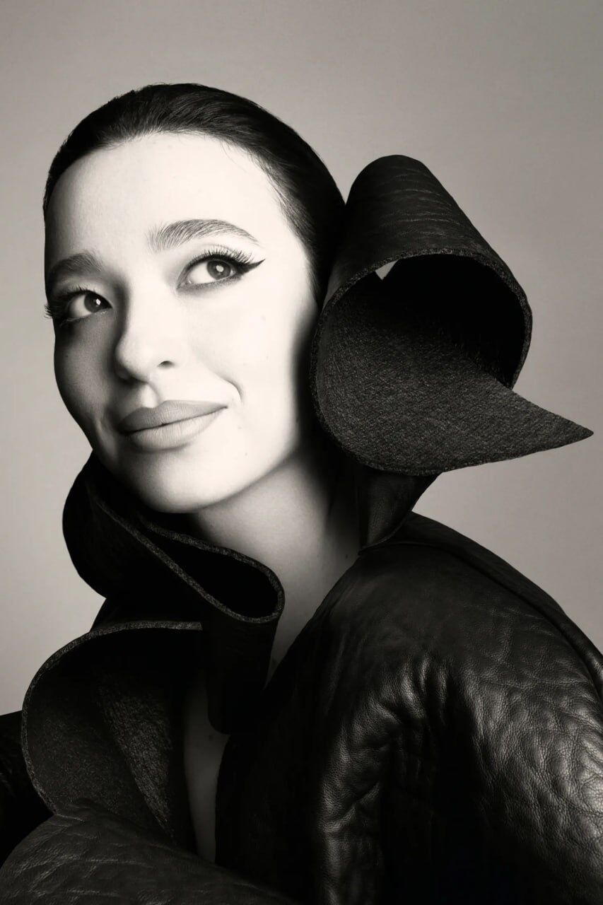 Леонардо Ді Капріо, Дженна Ортега, Дуа Ліпа, Шерон Стоун, Джіджі Хадід, Сідні Суїні стали героями нових обкладинок світових журналів