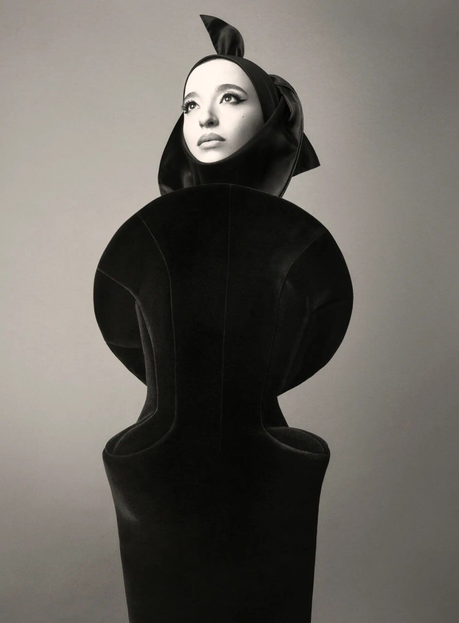 Леонардо Ді Капріо, Дженна Ортега, Дуа Ліпа, Шерон Стоун, Джіджі Хадід, Сідні Суїні стали героями нових обкладинок світових журналів