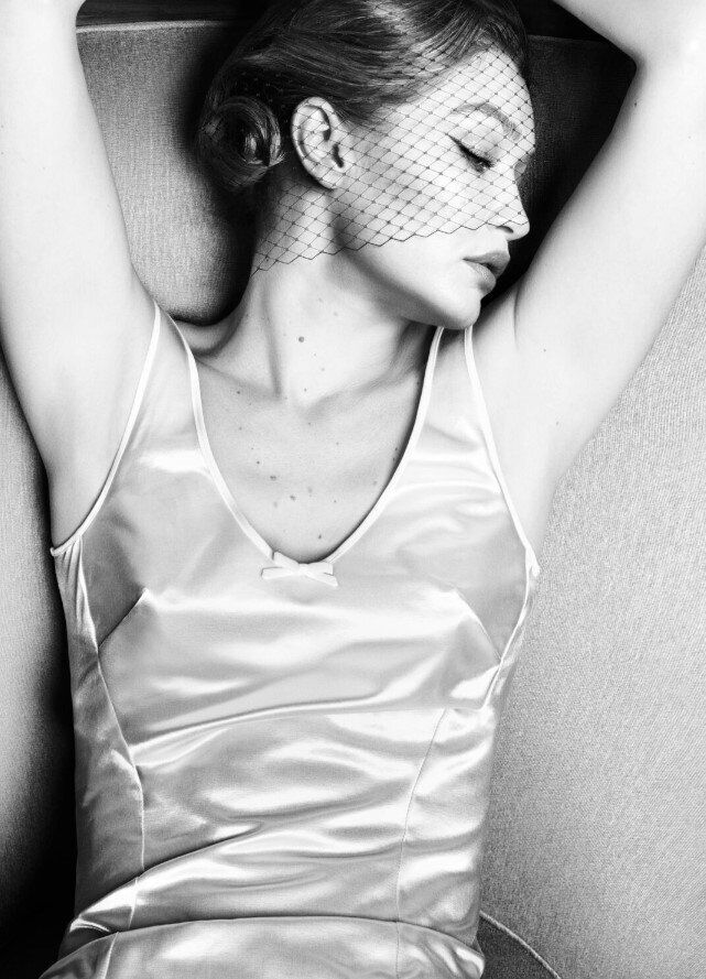 Леонардо Ді Капріо, Дженна Ортега, Дуа Ліпа, Шерон Стоун, Джіджі Хадід, Сідні Суїні стали героями нових обкладинок світових журналів