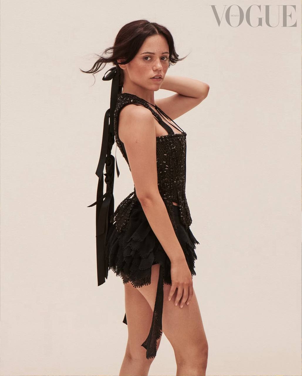 Леонардо Ді Капріо, Дженна Ортега, Дуа Ліпа, Шерон Стоун, Джіджі Хадід, Сідні Суїні стали героями нових обкладинок світових журналів