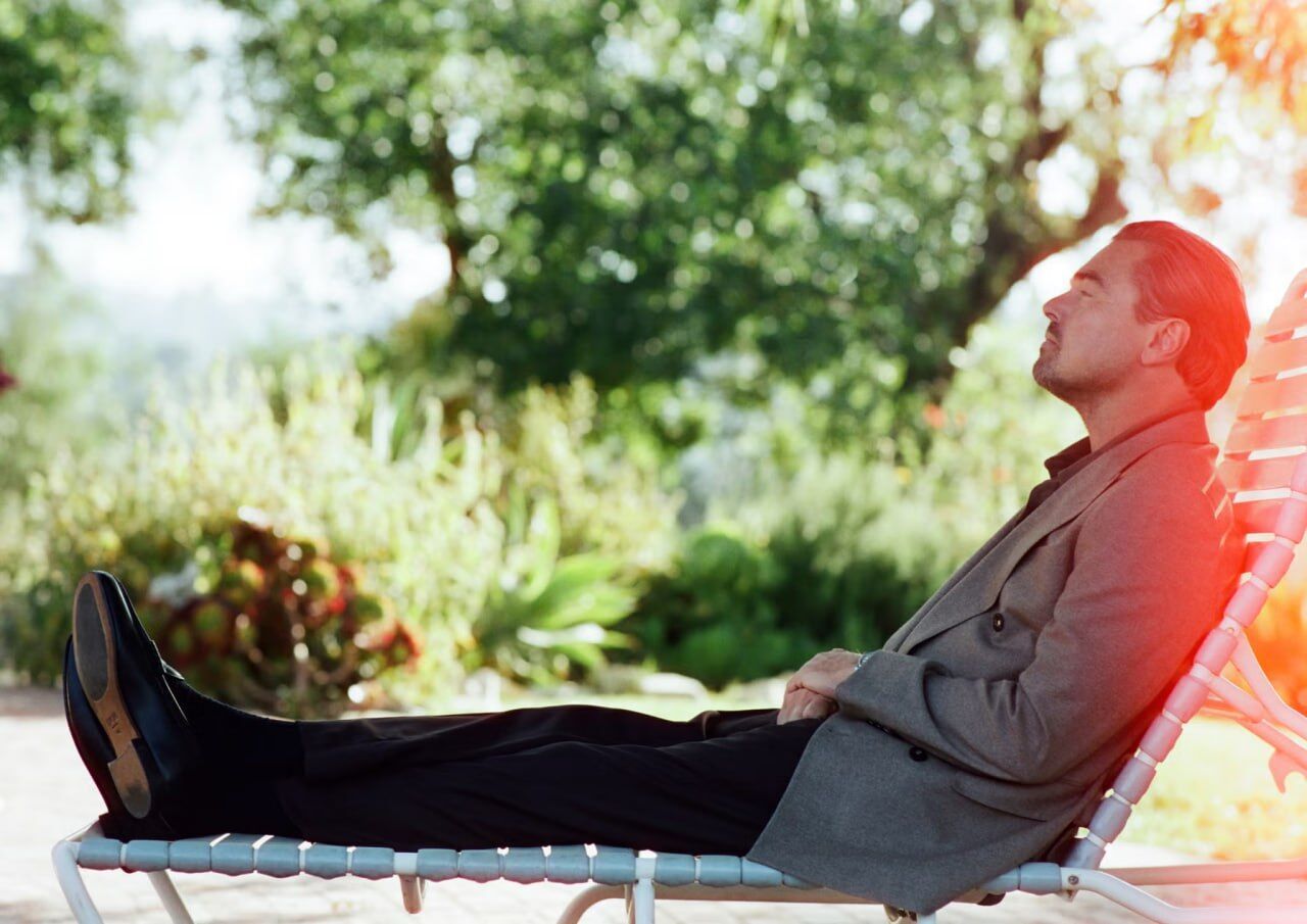 Леонардо Ді Капріо, Дженна Ортега, Дуа Ліпа, Шерон Стоун, Джіджі Хадід, Сідні Суїні стали героями нових обкладинок світових журналів