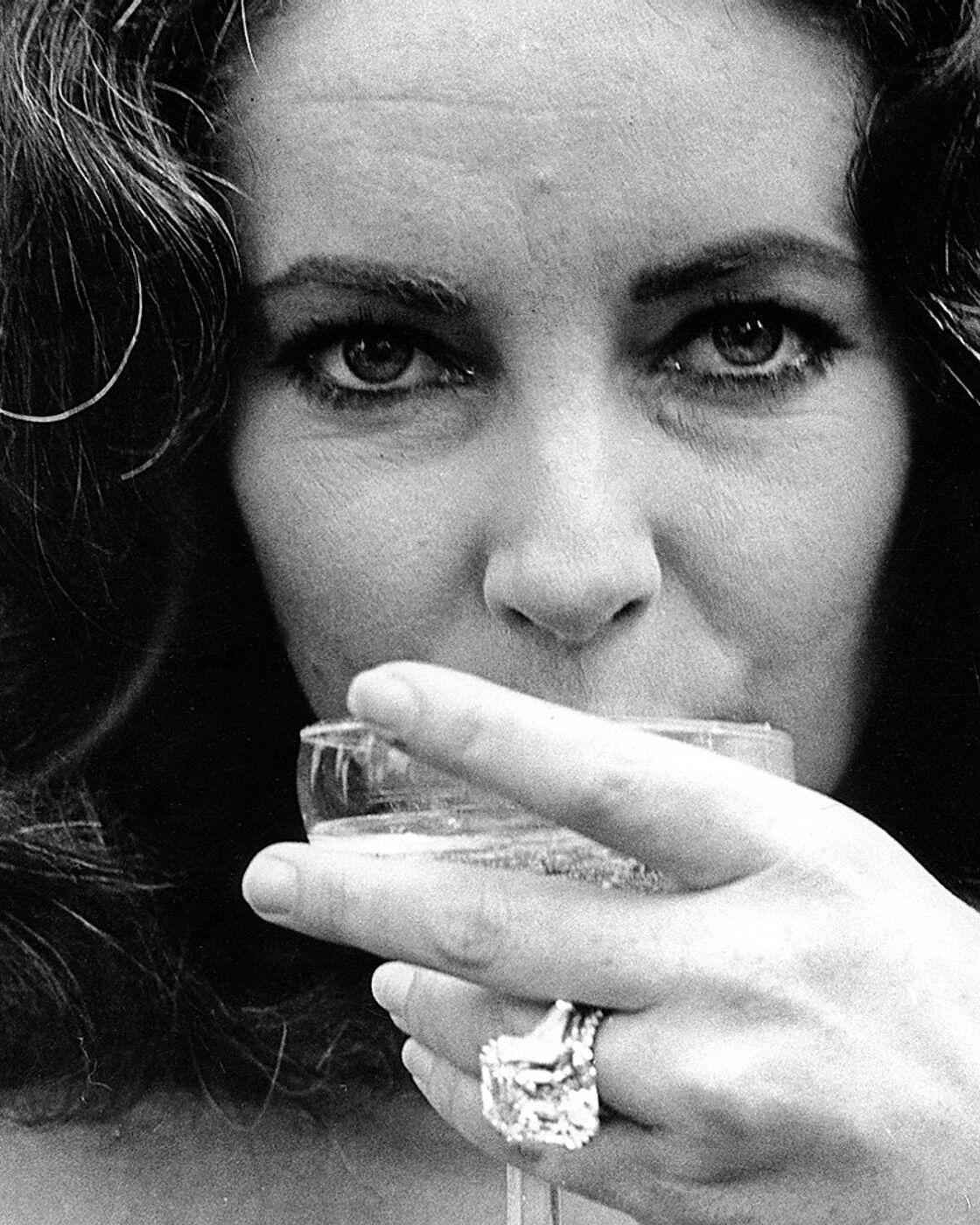 Зіркові обручки, які приголомшують розмірами та вартістю