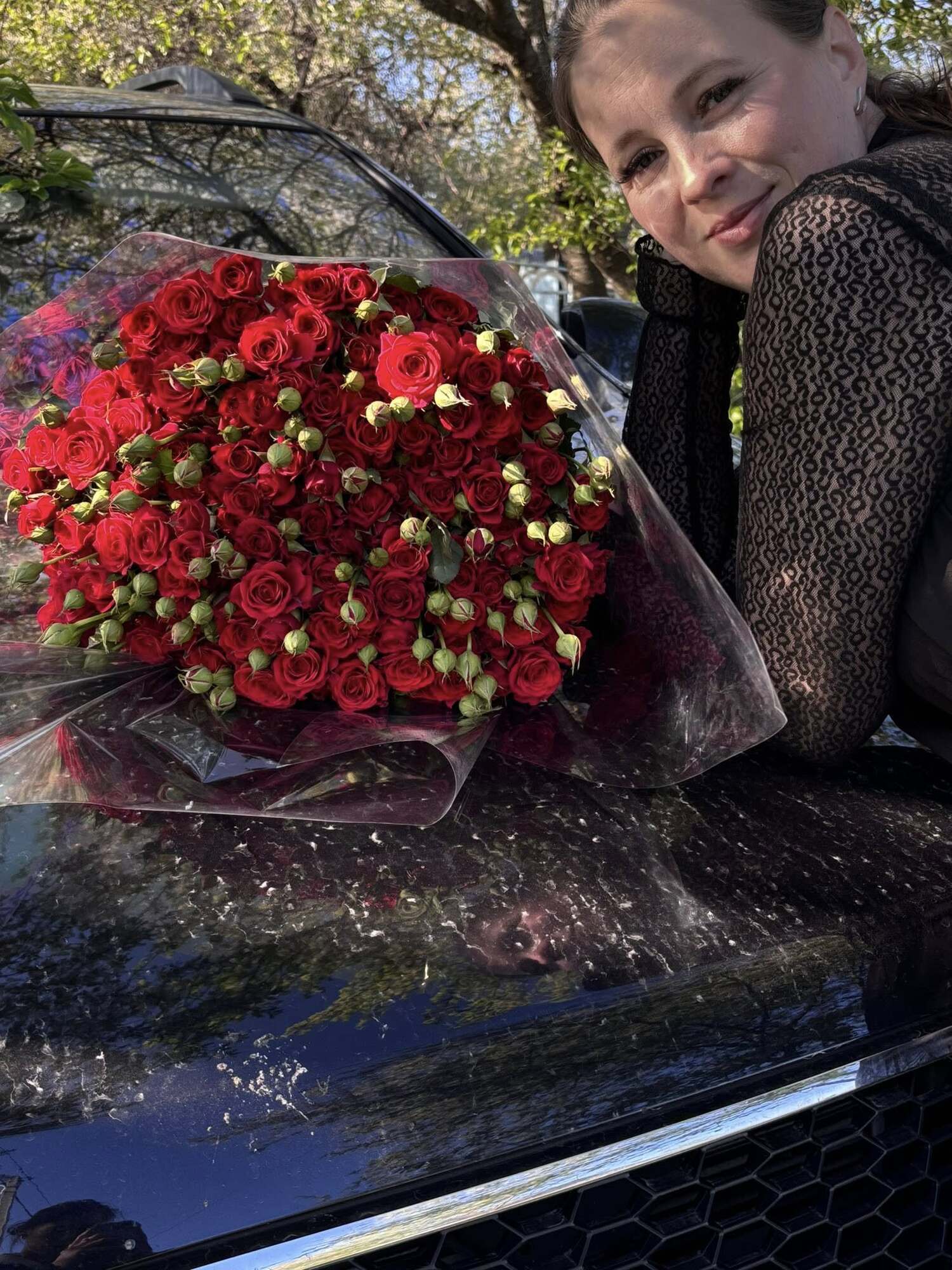 В Виннице женщина зарегистрировала и управляет фондом ''Семья забота'', специализирующегося на социальной помощи. Также ее имя связывают с еще одной организацией – ''Тепло души''.