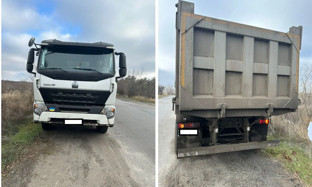 Автомобили Марганецкого ГОКа, двигающиеся с Грушевского карьера