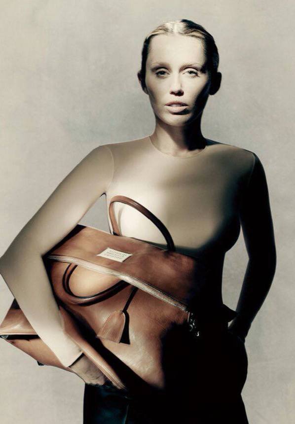 Впервые в истории бренда: Майли Сайрус стала первым лицом в истории Maison Margiela