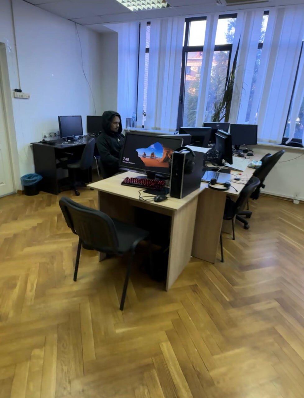 колл-центр, Богдана Хмельницкого