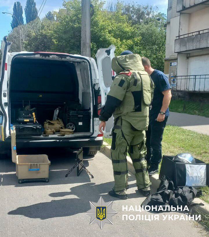 Макет міни на дитячому майданчику в Києві: поліція вилучила 3D-імітацію вибухівки qkkikdiqrqiqhuhab