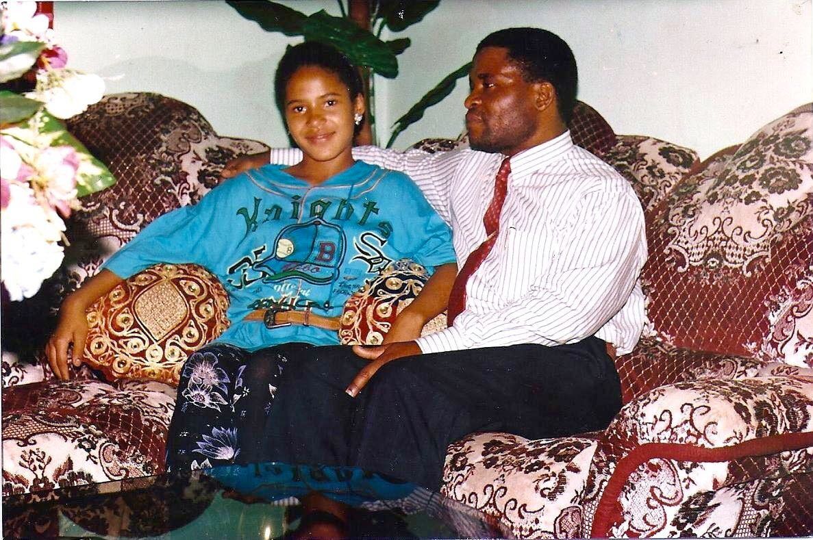 Гайтана просит о срочной помощи: ее отец в Конго в критическом состоянии, певицу не пустили на самолет