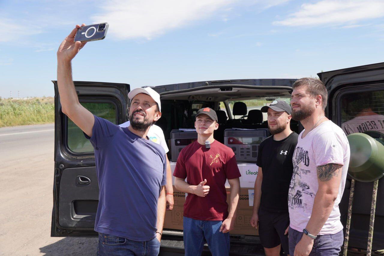 300-я миссия на передовую: БФ молодежной инициативы ''Надежда'', Валерий Дубиль и Вита Присяжнюк доставили помощь защитникам Донецкой области и Харьковщины