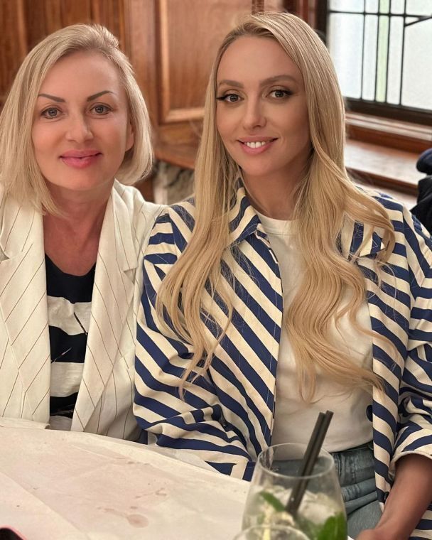 Ексклюзив: Оля Полякова поділилася рідкісним фото з мамою та ніжними словами до її свята