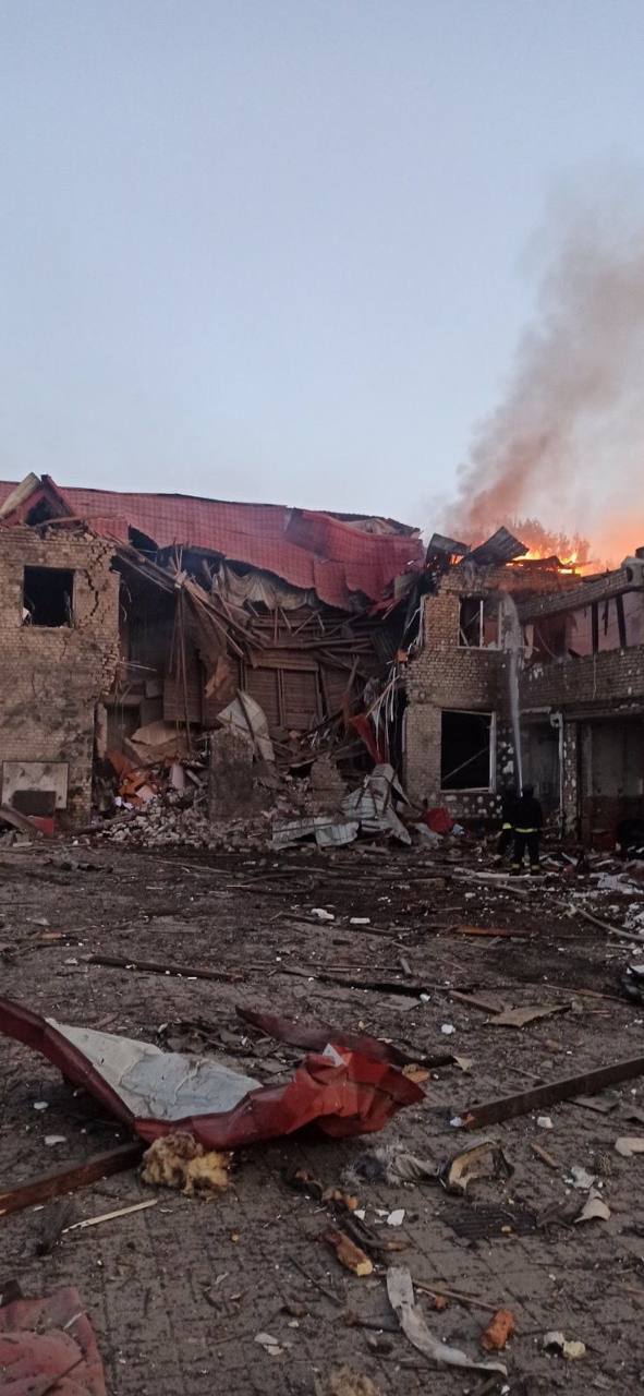 Масований удар дронами по Лозовій