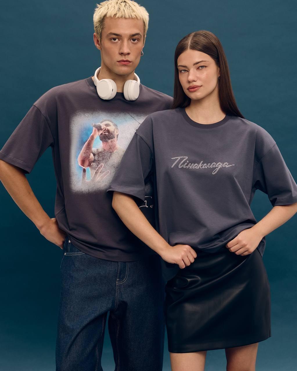 Виталий Козловский представил свой первый официальный мерч