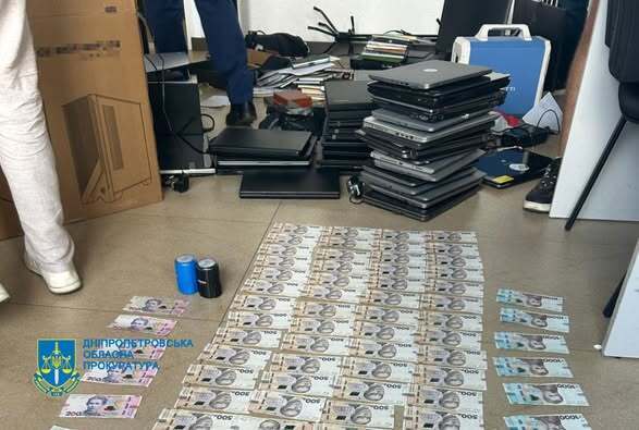 На Днепропетровщине разоблачили сеть из 31 мошеннического колл-центра