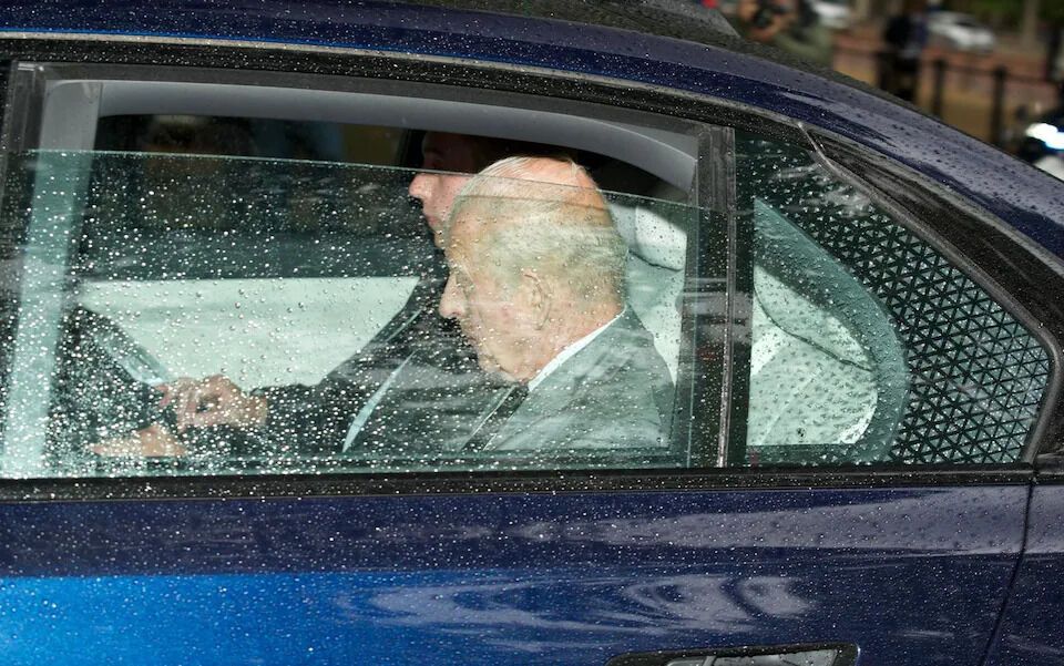 Принц Гарри увидел с отцом в Кларенс-хаусе