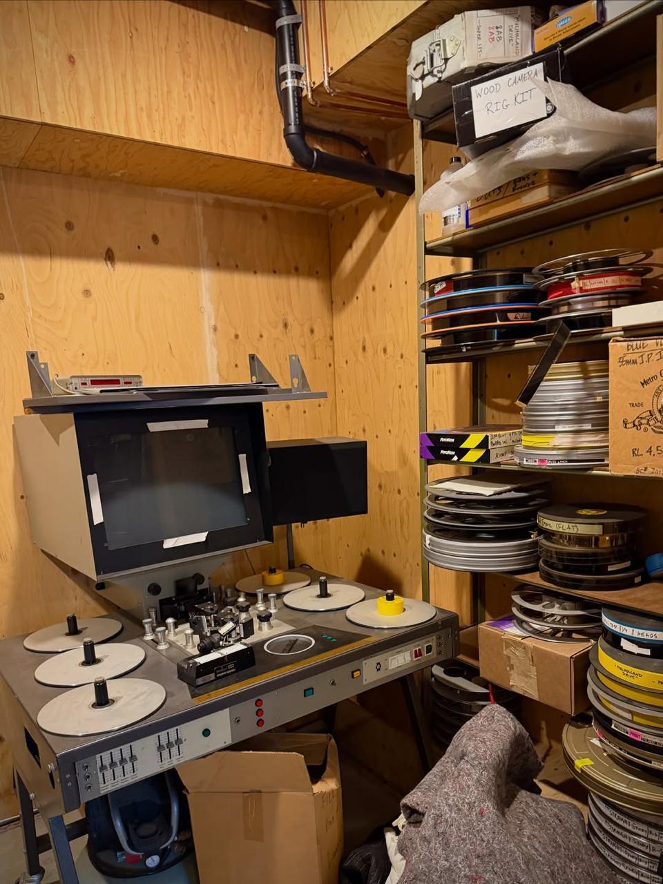 В Лос-Анджелесе продают комплекс домов Дэвида Линча за 15 миллионов долларов