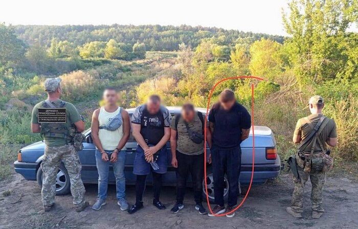 Пограничники остановили автомобиль, в котором находились четверо мужчин и 4-летний мальчик